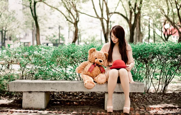 Picture girl, bear, bench