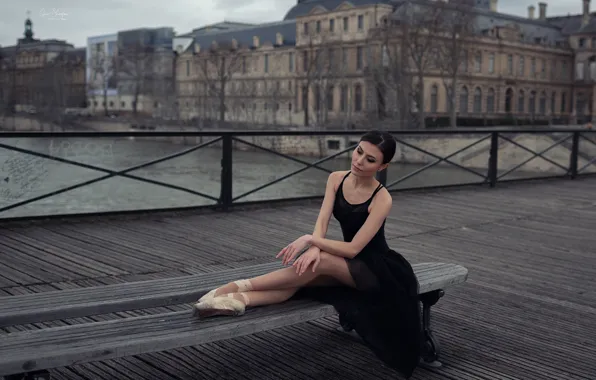 Picture look, girl, bridge, the city, pose, river, brunette, legs