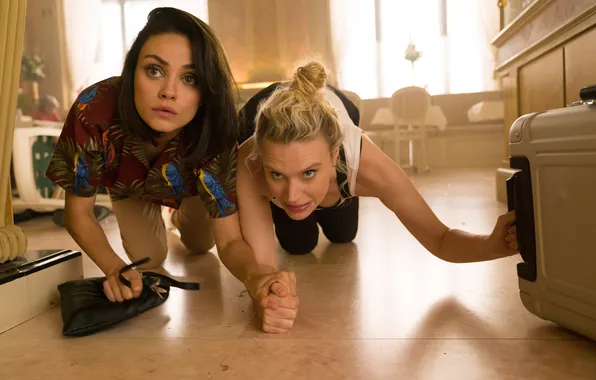 Girls, the film, two, frame, action, Mila Kunis, Mila Kunis, Comedy