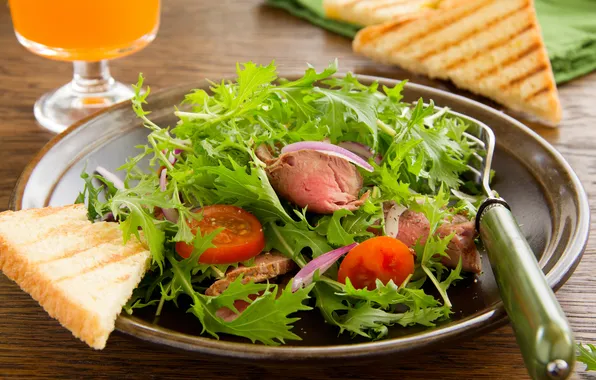 Picture Appetizer, Salad with fried beef and tomatoes, easy dish