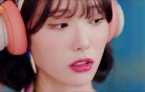 Girl, portrait, headphones, headphones, portrait, K-pop, korean girls, youtube show!