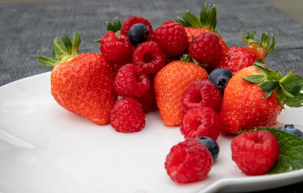 Picture summer, berries, raspberry, table, blueberries, strawberry, plate, composition