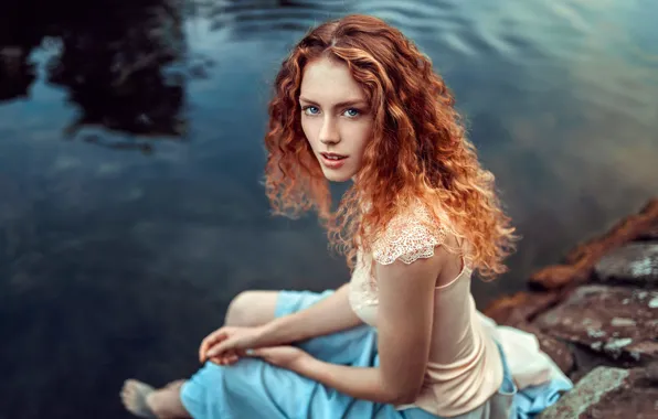 Picture sponge, curls, red-haired beauty, Lods Franck, Cloé