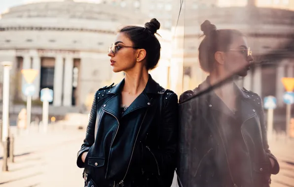 Picture pose, reflection, model, portrait, makeup, brunette, glasses, jacket