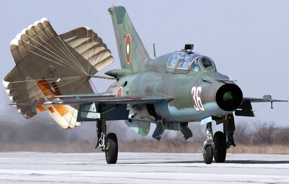 Parachute, landing, training front-line fighter with upgraded avionics, MiG-21УМ, braking, Fishbed