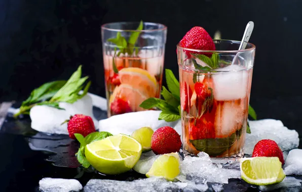 Picture ice, glass, strawberry, cocktail