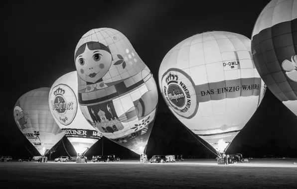 Glow, Germany, smile, night, people, black and white, b/w, Matrjoschka