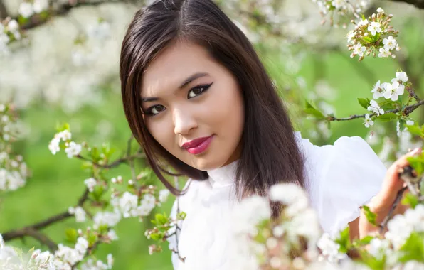 Greens, look, girl, the sun, flowers, branches, portrait, makeup