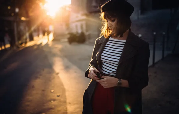 Girl, city, hat, haircut, portrait, glasses, t-shirt, light