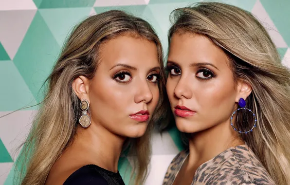 Model, look, blonde, sisters, twins, earrings, Amanda, Andressa