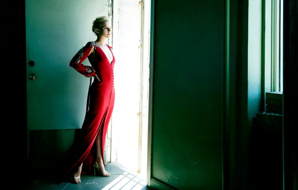 Picture girl, light, room, dress, sandals, Kristen Bell, Kristen Bell, Emmy