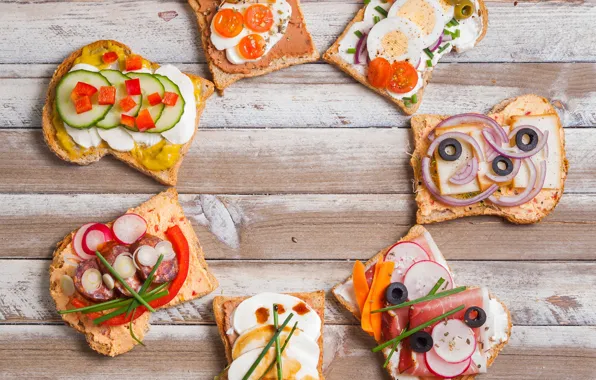 Eggs, cheese, bow, tomatoes, olives, bacon, toast, sandwiches