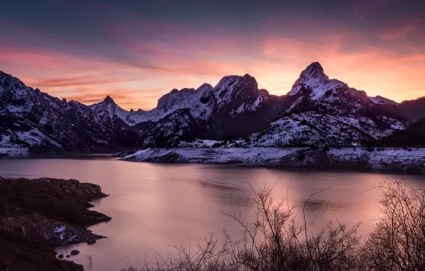 Winter, clouds, snow, sunset, mountains, lake, shore, tops