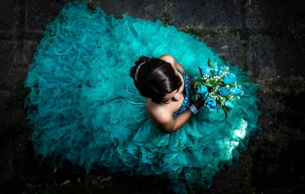 DRESS, BRUNETTE, MOOD, BOUQUET, BLUE