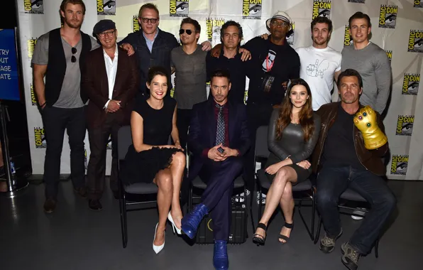 Picture Robert Downey Jr, Chris Evans, Mark Ruffalo, Aaron Taylor-Johnson, Elizabeth Olsen, Cobie Smulders, Avengers:Age of …