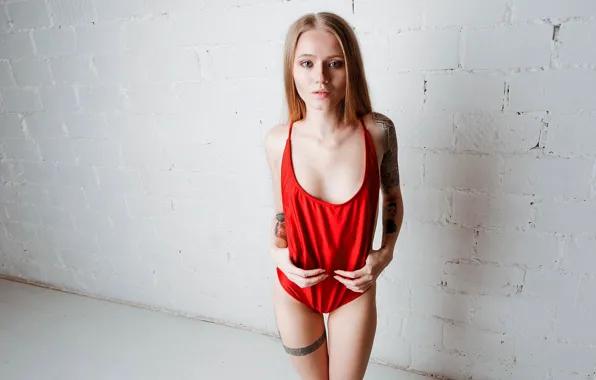 Picture tattoo, legs, sponge, in red, Tenaska Vasiliskova