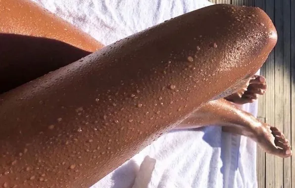 Summer, tan, manicure, slender legs, female legs, water droplets on the feet