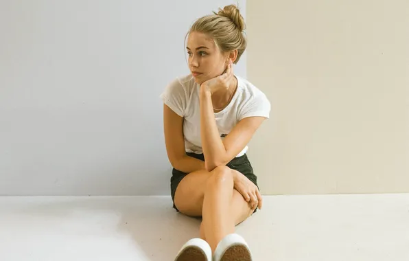 Picture shorts, woman, young, beautiful, model, long-haired, Scarlett Leithold, T-shirt