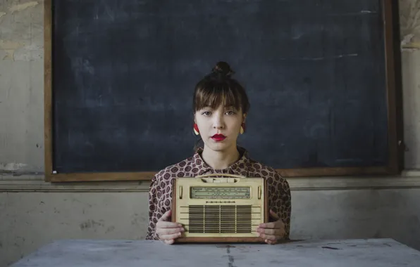 Girl, radio, Maria