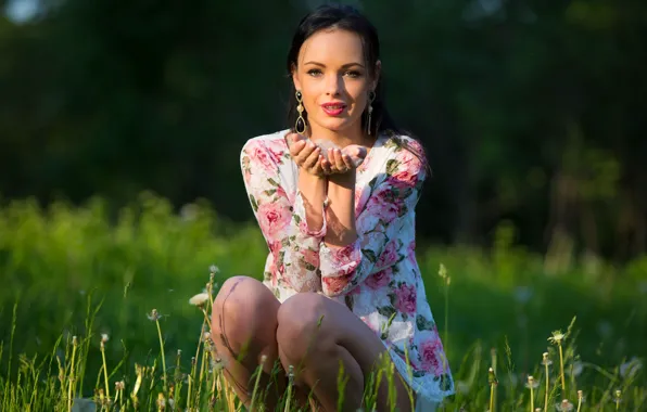 Field, grass, look, model, earrings, dress, brunette, katie