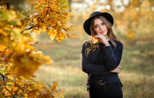 Picture autumn, look, girl, branches, tree, mood, hat, oak