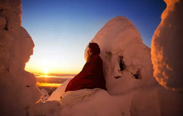 Picture girl, the sun, snow, Lichon, winter solcest
