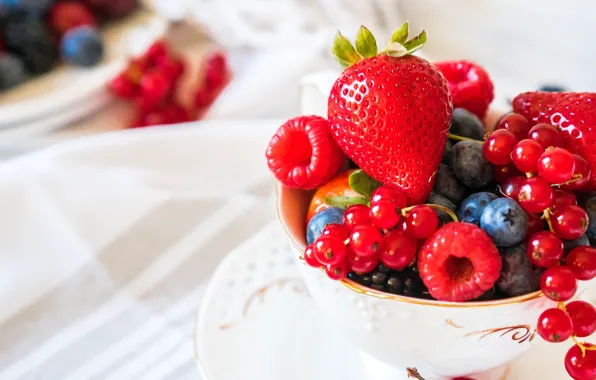 Berries, blueberries, strawberry, plate, fresh, currants, cup, berries
