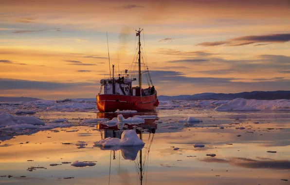 Picture ice, the ship, Greenland