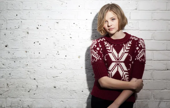Picture girl, wall, shadow, actress, blonde, sweater, Burgundy, Chloe Grace Moretz