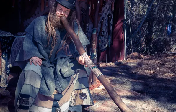 Picture man, hat, beard, dreadlocks, wind instrument, didgeridoo