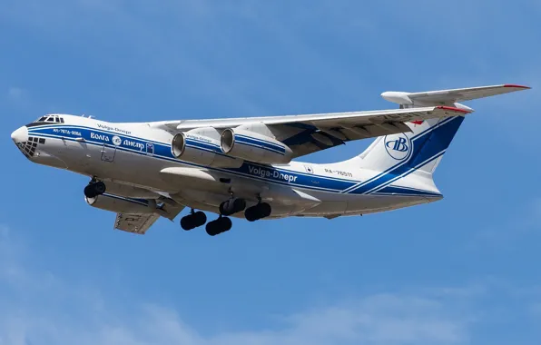 The sky, the plane, The Il-76