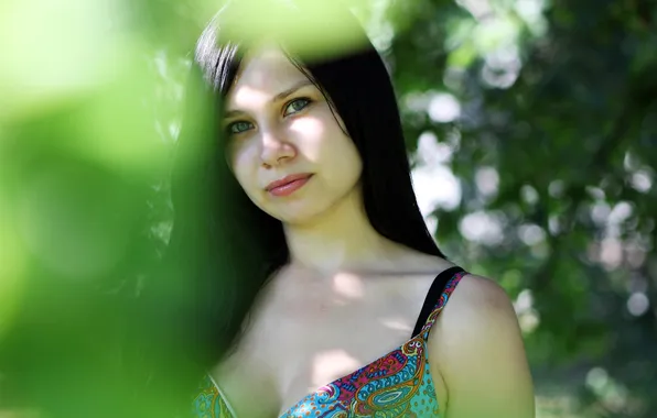 FOREST, LOOK, BRUNETTE, FACE, FOLIAGE