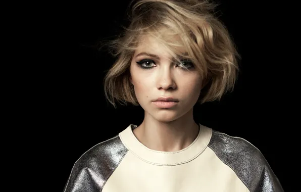 Picture portrait, makeup, hairstyle, blonde, photographer, black background, rush, Tavi Gevinson