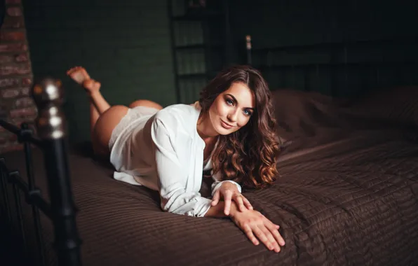 White, ass, girl, smile, panties, makeup, hairstyle, bed