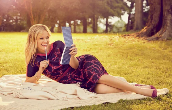 Nature, smile, dress, actress, blonde, Notepad, legs, beautiful