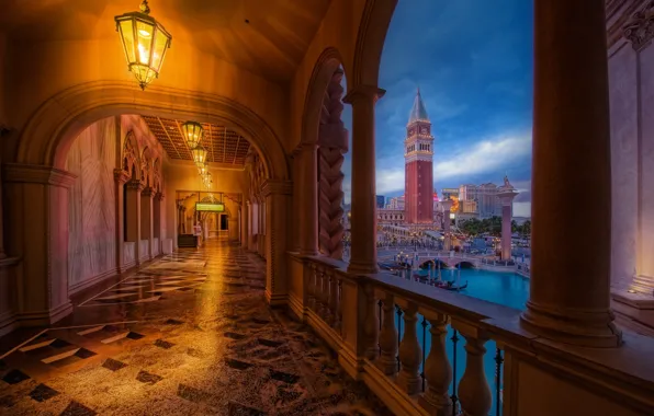 Picture corridor, lights, balcony, Venice