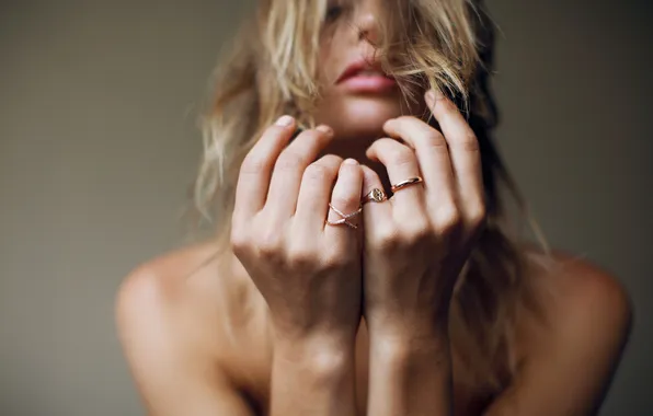 Ring, blonde, Annie McGinty