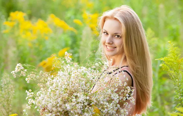 Picture look, girl, flowers, smile, chamomile, blonde