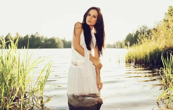 The sun, lake, the reeds, dress, brunette, is, in white, in the water