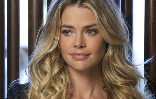 Girl, Girls, blonde, Denise Richards, famous actress, looking to the side