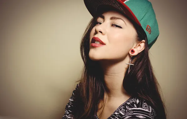 Picture girl, photo, model, brunette, cap, earring, swag, syle
