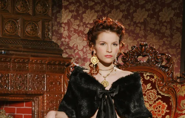 Look, model, interior, chair, earrings, fur