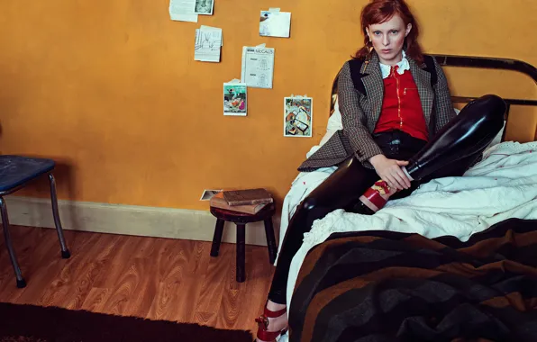 Photoshoot, Vogue, songwriter, Karen Elson, British singer