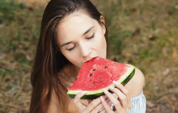 Picture face, hands, watermelon, manicure, Leona Mia