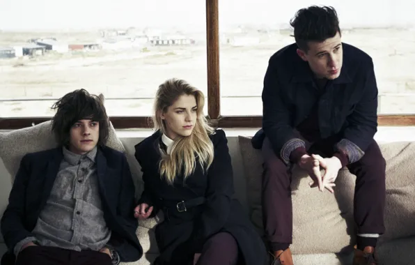 Picture photographer, journal, electronics, pop music, indie pop, trip-hop, dream pop, London Grammar