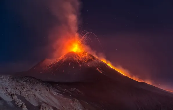 Night, element, the volcano, the eruption