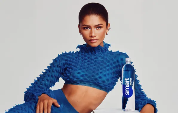 Background, bottle, portrait, actress, outfit, singer, Zendaya, Sendee