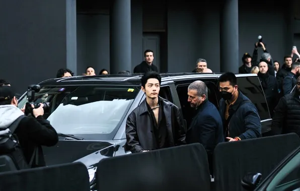 Machine, people, jacket, China, actor, journalists, bodyguards, Xiao Zhan