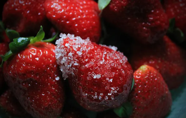 Macro, strawberry, sugar