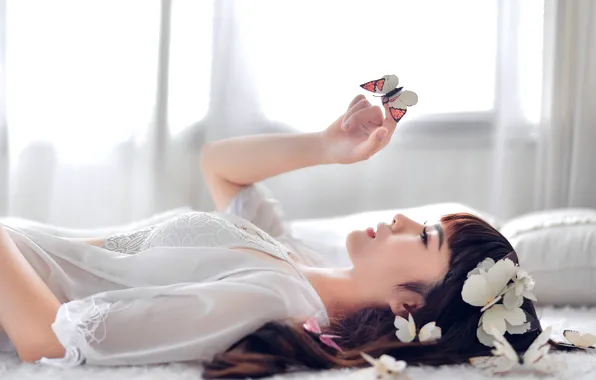 White, erotic, chest, girl, light, face, pose, stay